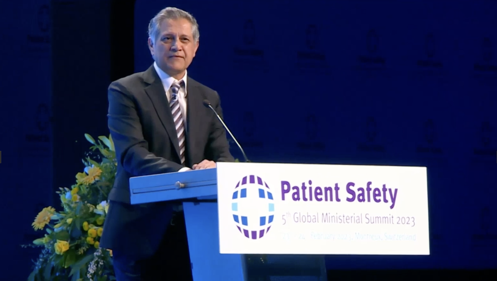 joe kiani delivering a talk on patient safety
